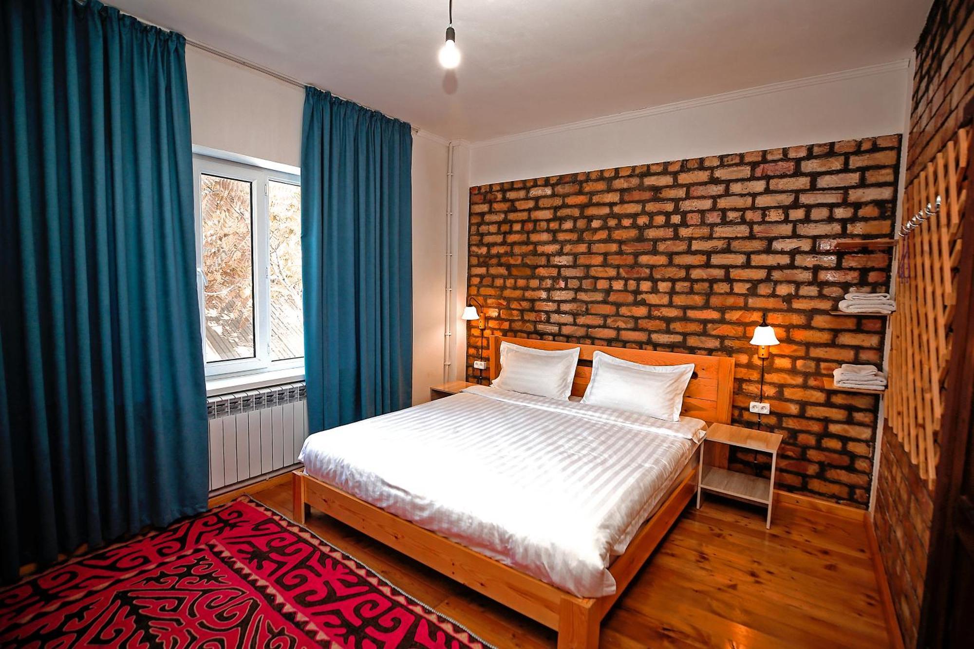 Hotel Good Night Jalal-Abad ภายนอก รูปภาพ