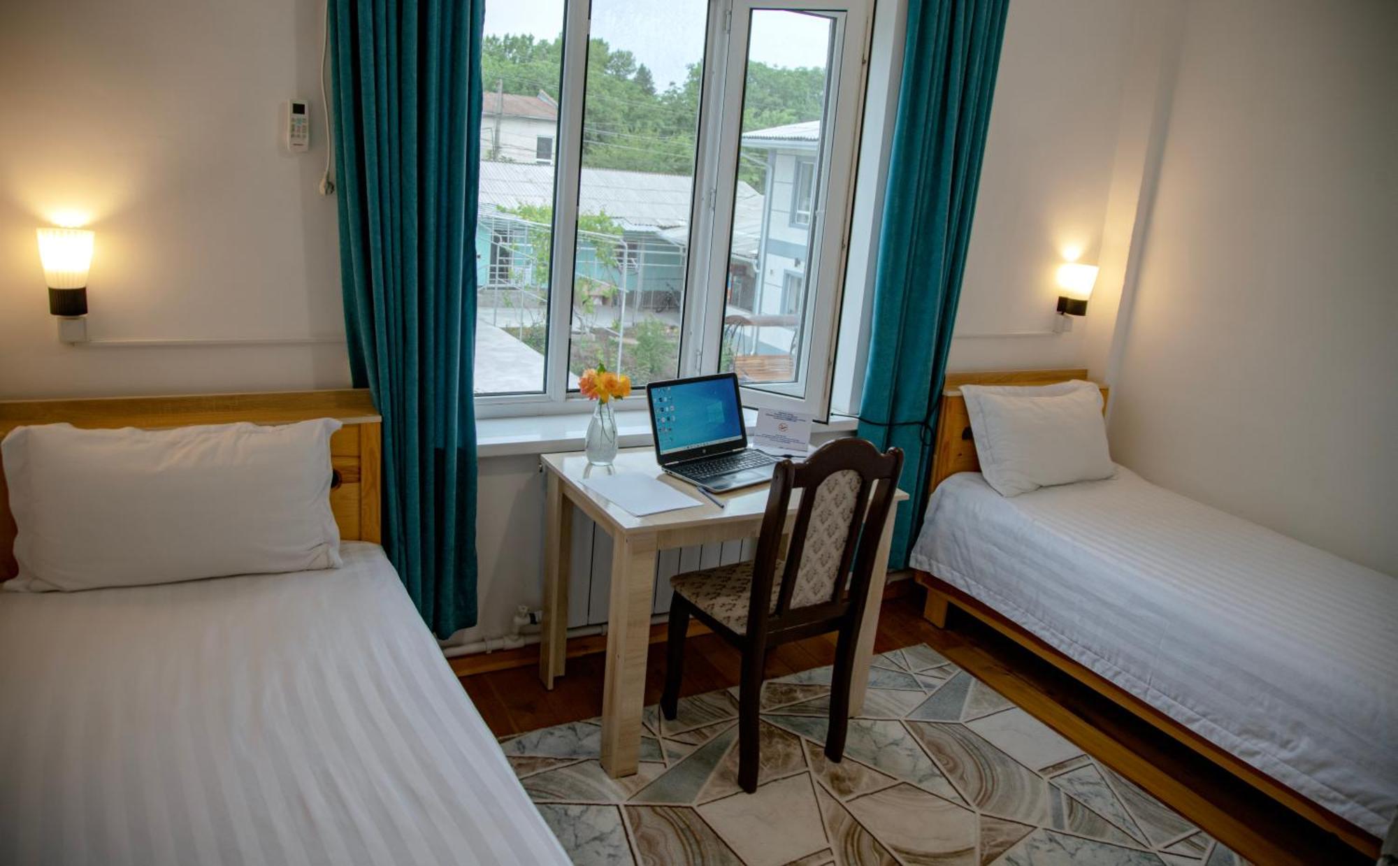 Hotel Good Night Jalal-Abad ภายนอก รูปภาพ