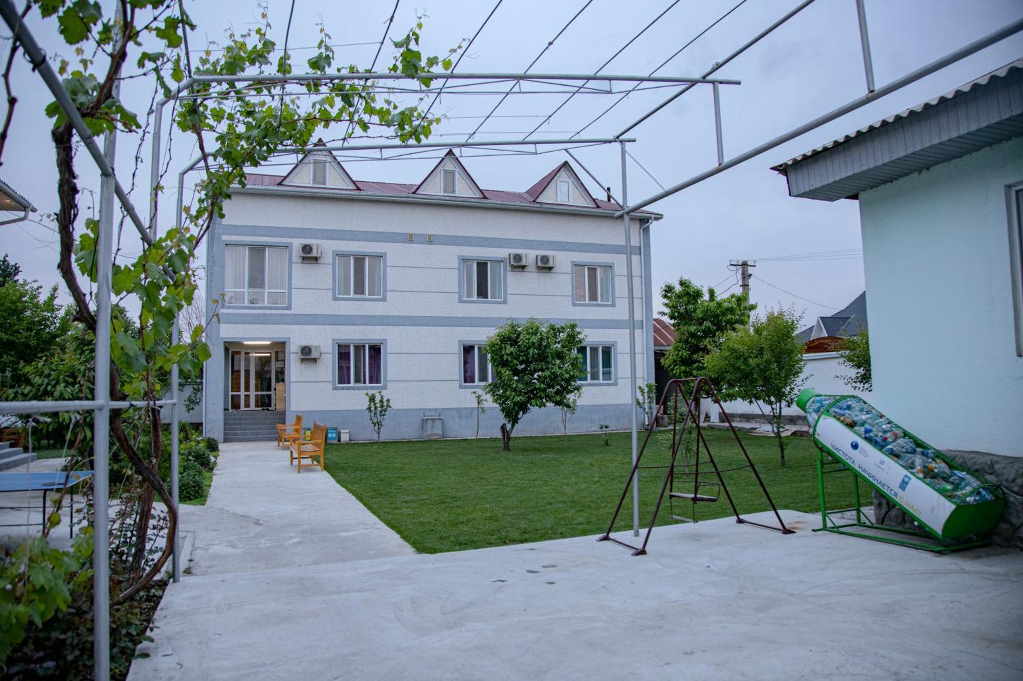 Hotel Good Night Jalal-Abad ภายนอก รูปภาพ