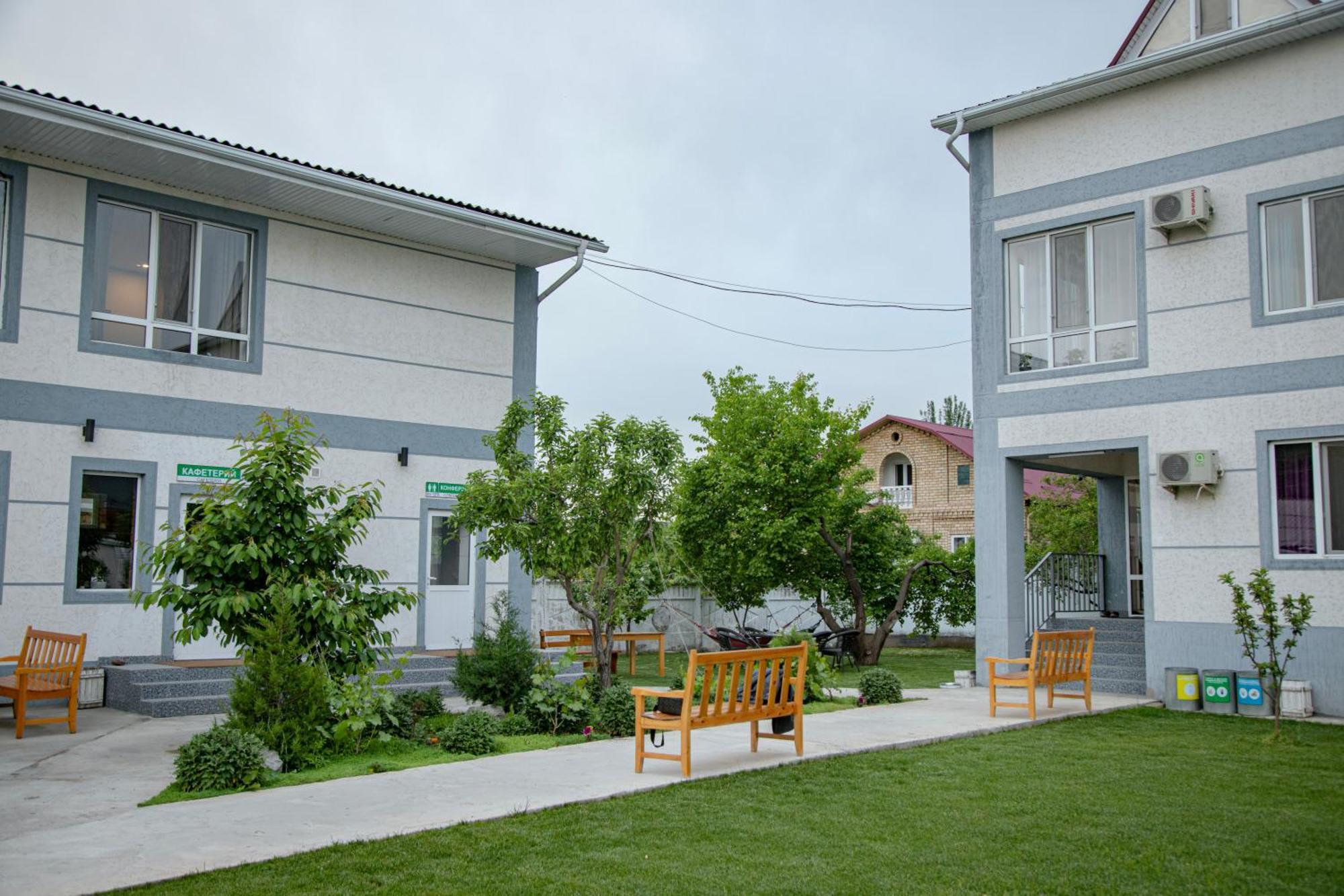 Hotel Good Night Jalal-Abad ภายนอก รูปภาพ