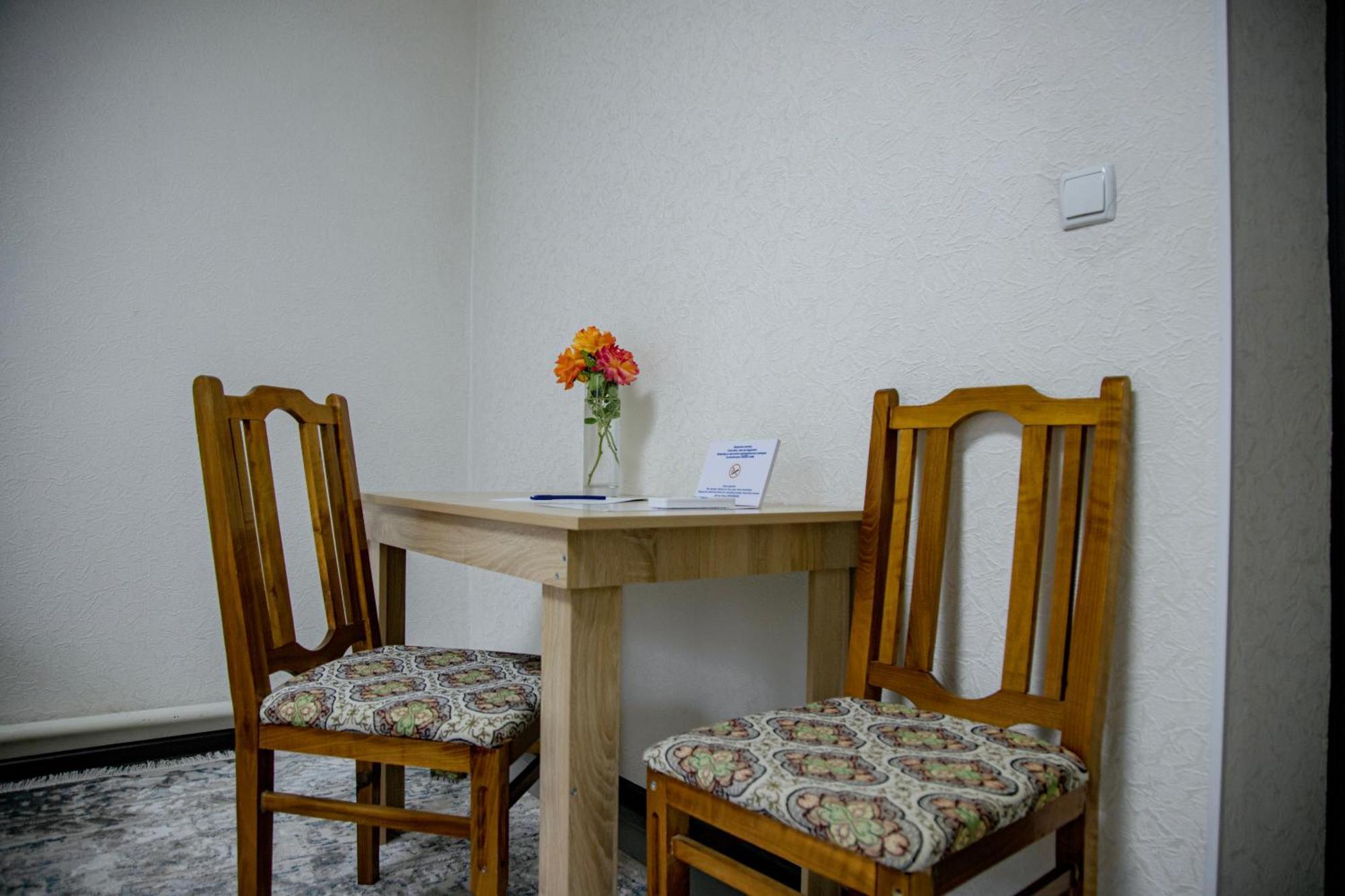 Hotel Good Night Jalal-Abad ภายนอก รูปภาพ