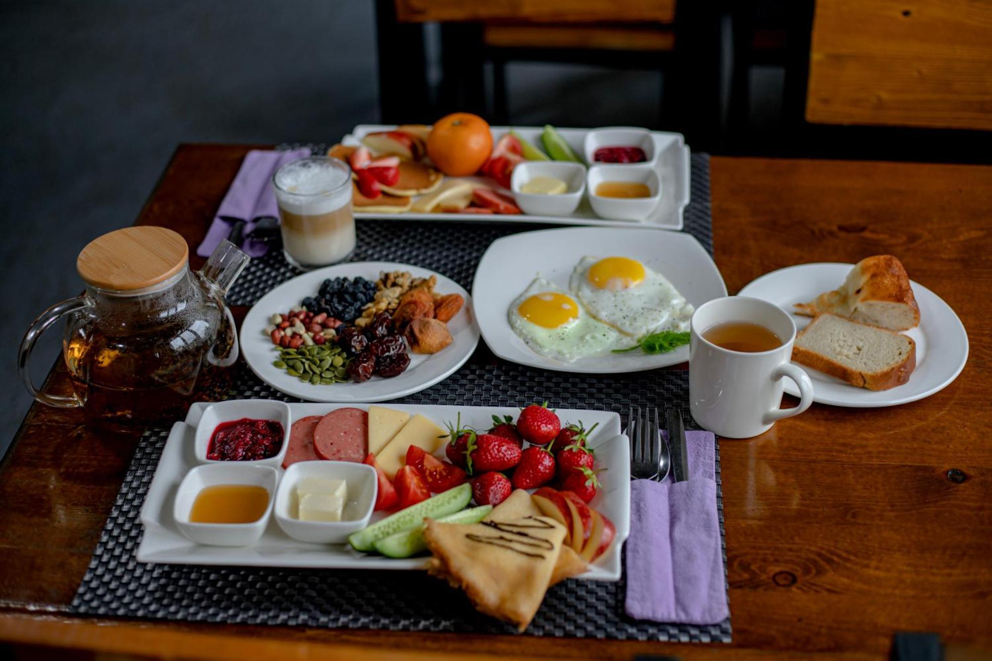 Hotel Good Night Jalal-Abad ภายนอก รูปภาพ