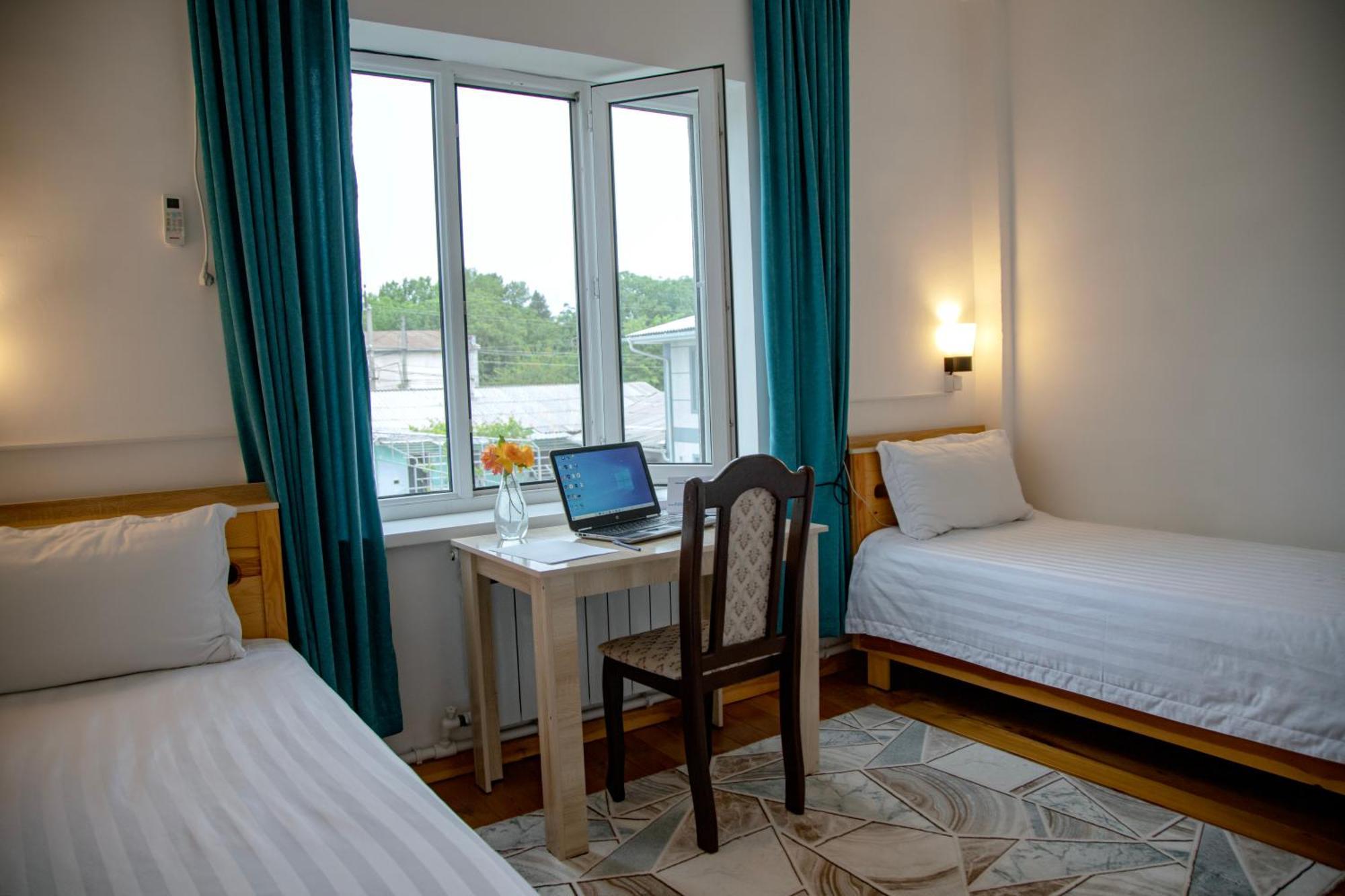 Hotel Good Night Jalal-Abad ภายนอก รูปภาพ