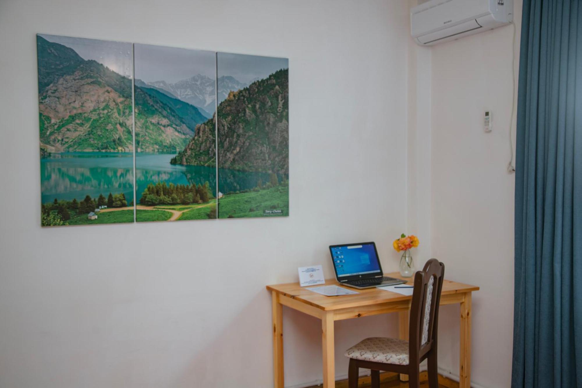 Hotel Good Night Jalal-Abad ภายนอก รูปภาพ