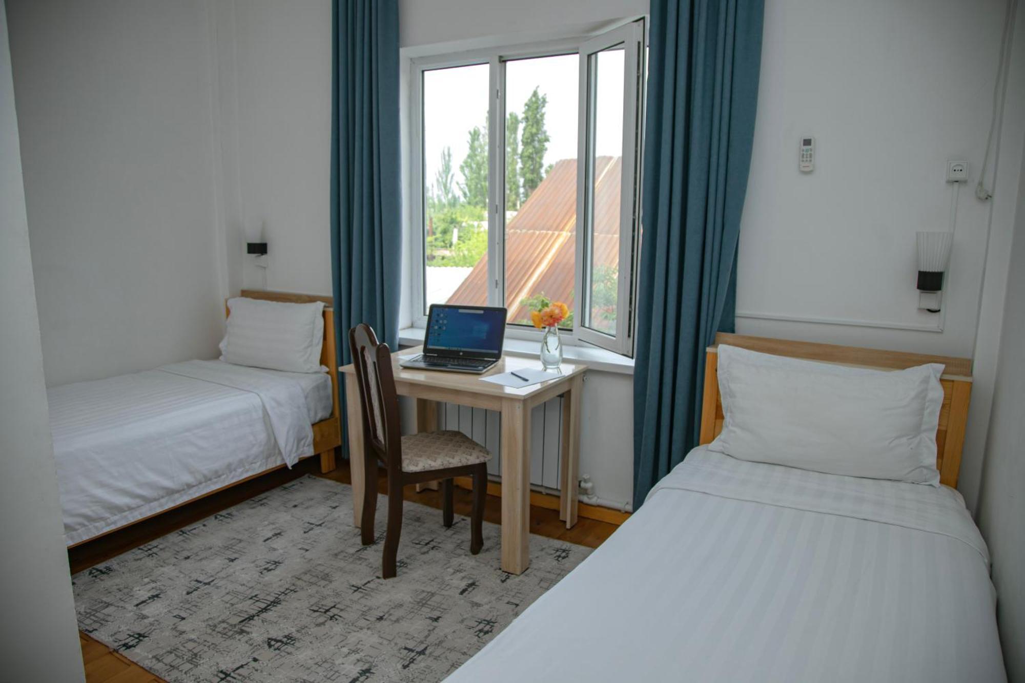 Hotel Good Night Jalal-Abad ภายนอก รูปภาพ