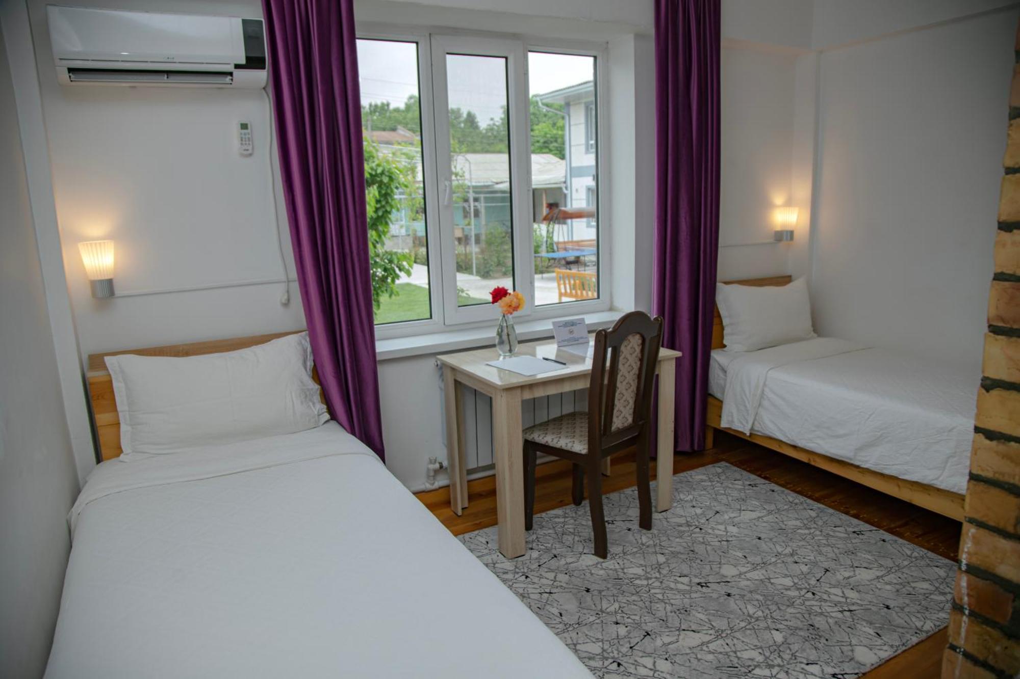 Hotel Good Night Jalal-Abad ภายนอก รูปภาพ