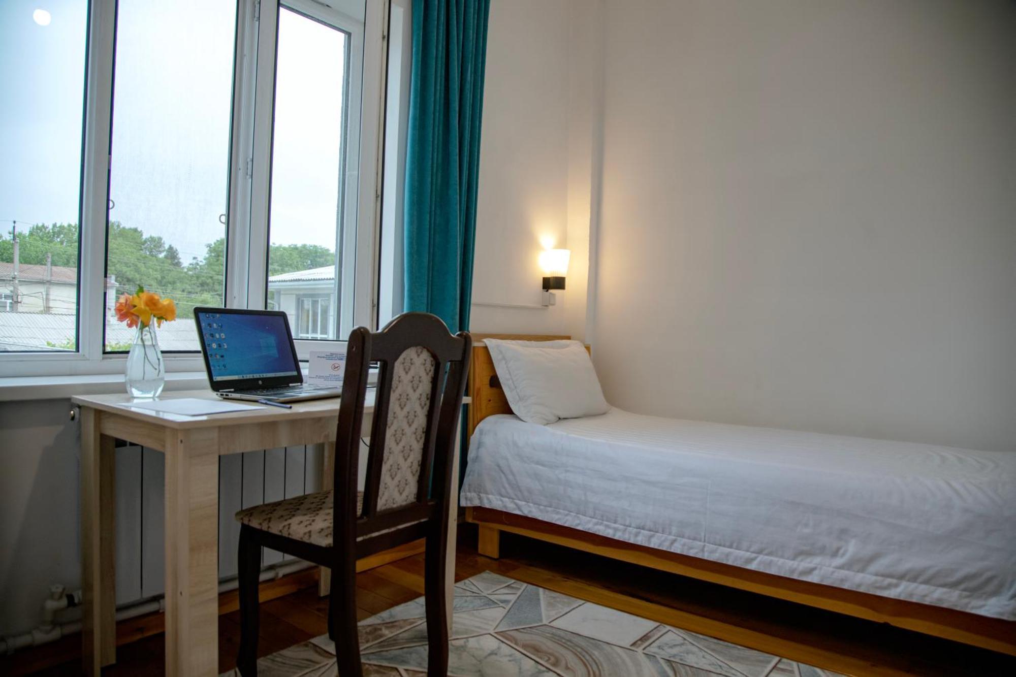 Hotel Good Night Jalal-Abad ภายนอก รูปภาพ
