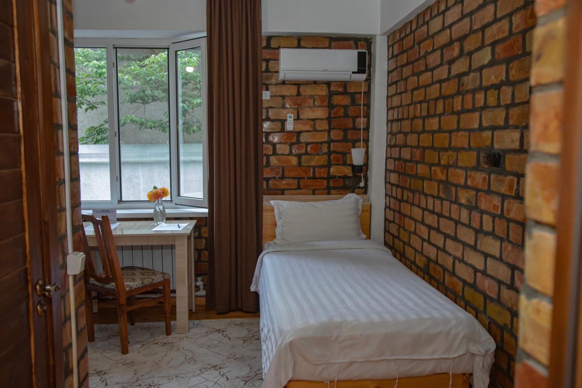 Hotel Good Night Jalal-Abad ภายนอก รูปภาพ
